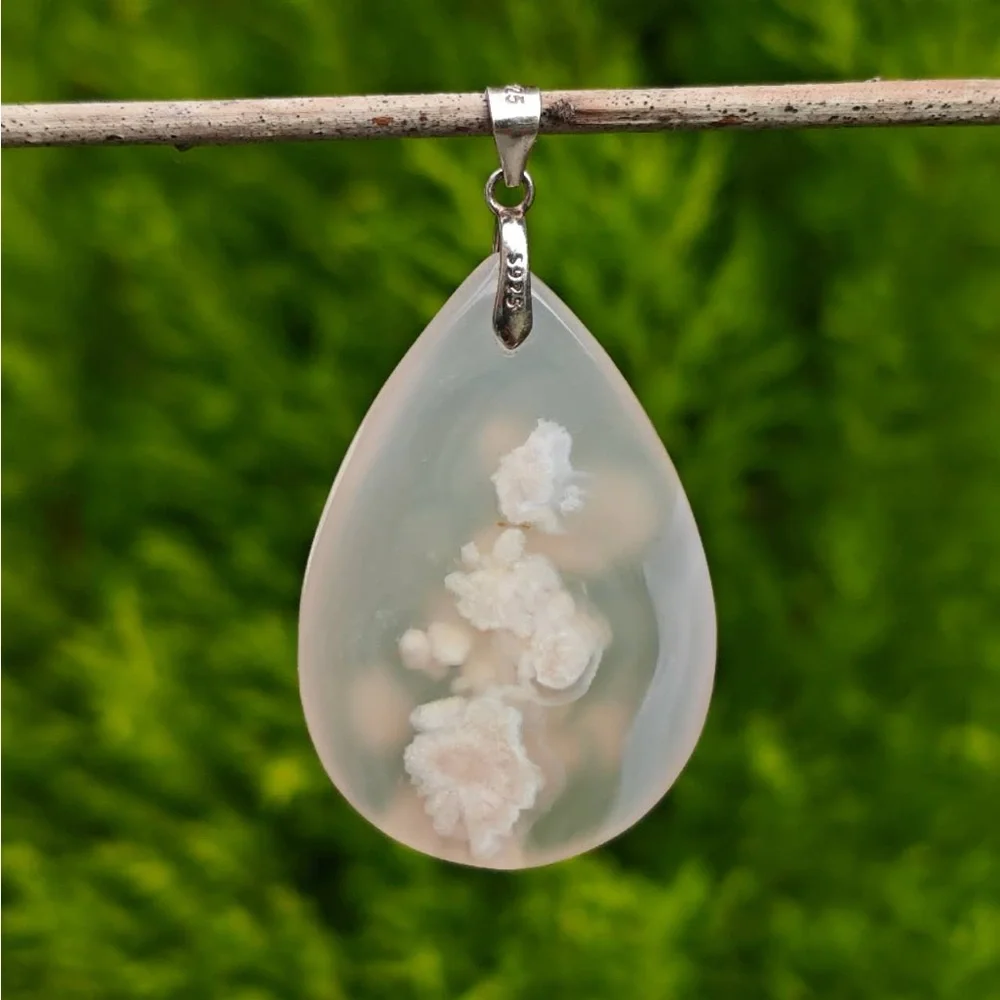 Sterling‎ silver translucent flower agate pendant A